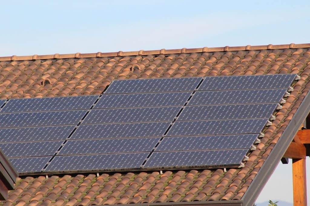 solaire photovoltaïque ,insttallation de panneaux solaires photovoltaïques en toiture